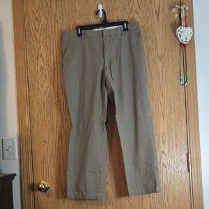 Dockers Men's Khaki Chinos
